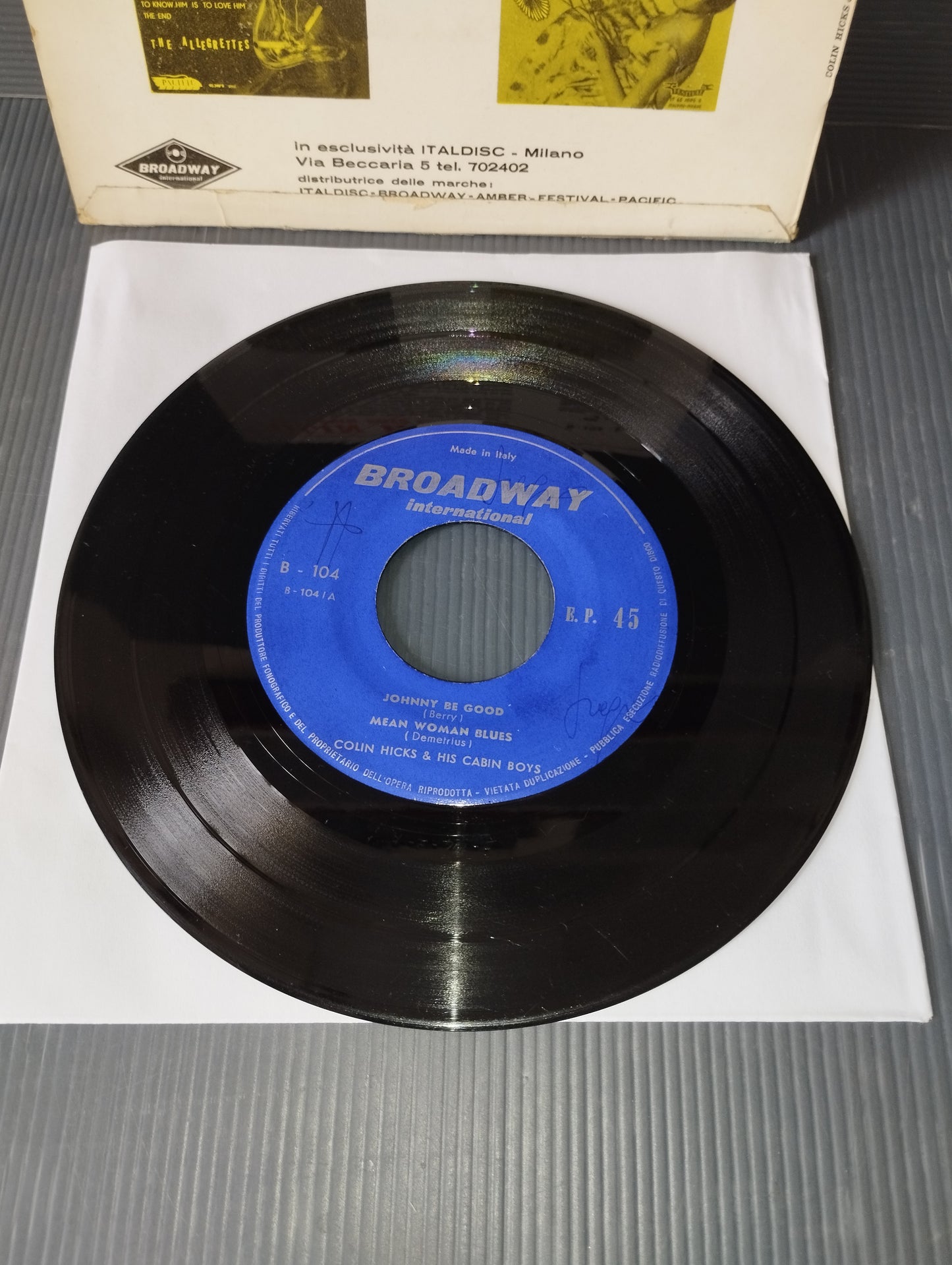 Colin Hicks & His Cabin Boys In Italy Ep 45 Laps
Published in 1959 by Broadway International