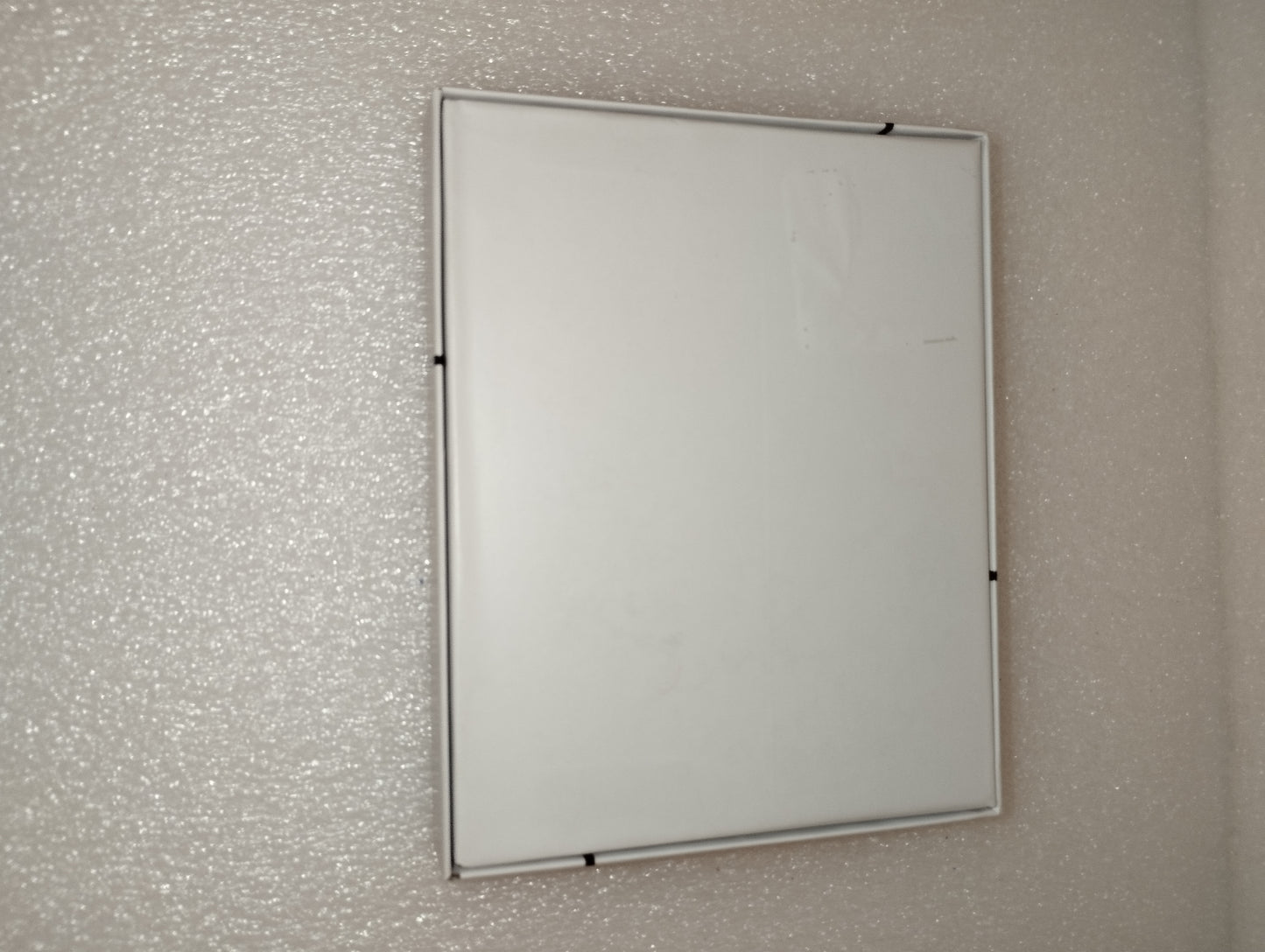 Henriette Vuotatasche Spinato
In Porcellana
Dimensioni vuotatasche 15x12 cm