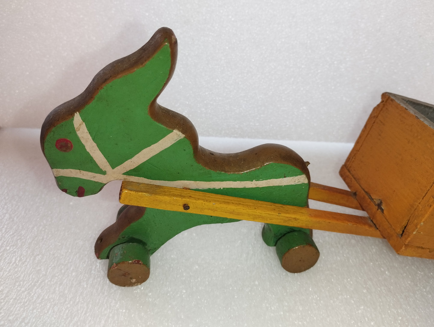 Ancient Horse With Wooden Cailler Chocolat Cart
Advertising