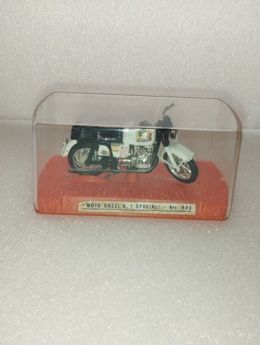 Mercury Modellino Moto Guzzi V7 Special
scala 1:24
Art.603