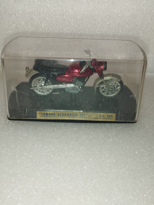 Mercury Modellino Yamaha Scrambler 350 cc
scala 1:24