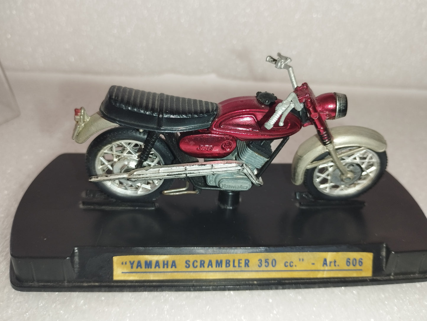 Mercury Yamaha Scrambler 350 cc model
1:24 scale