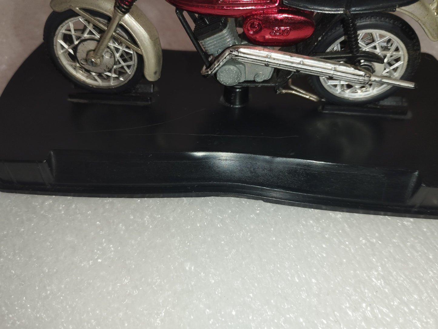 Mercury Yamaha Scrambler 350 cc model
1:24 scale