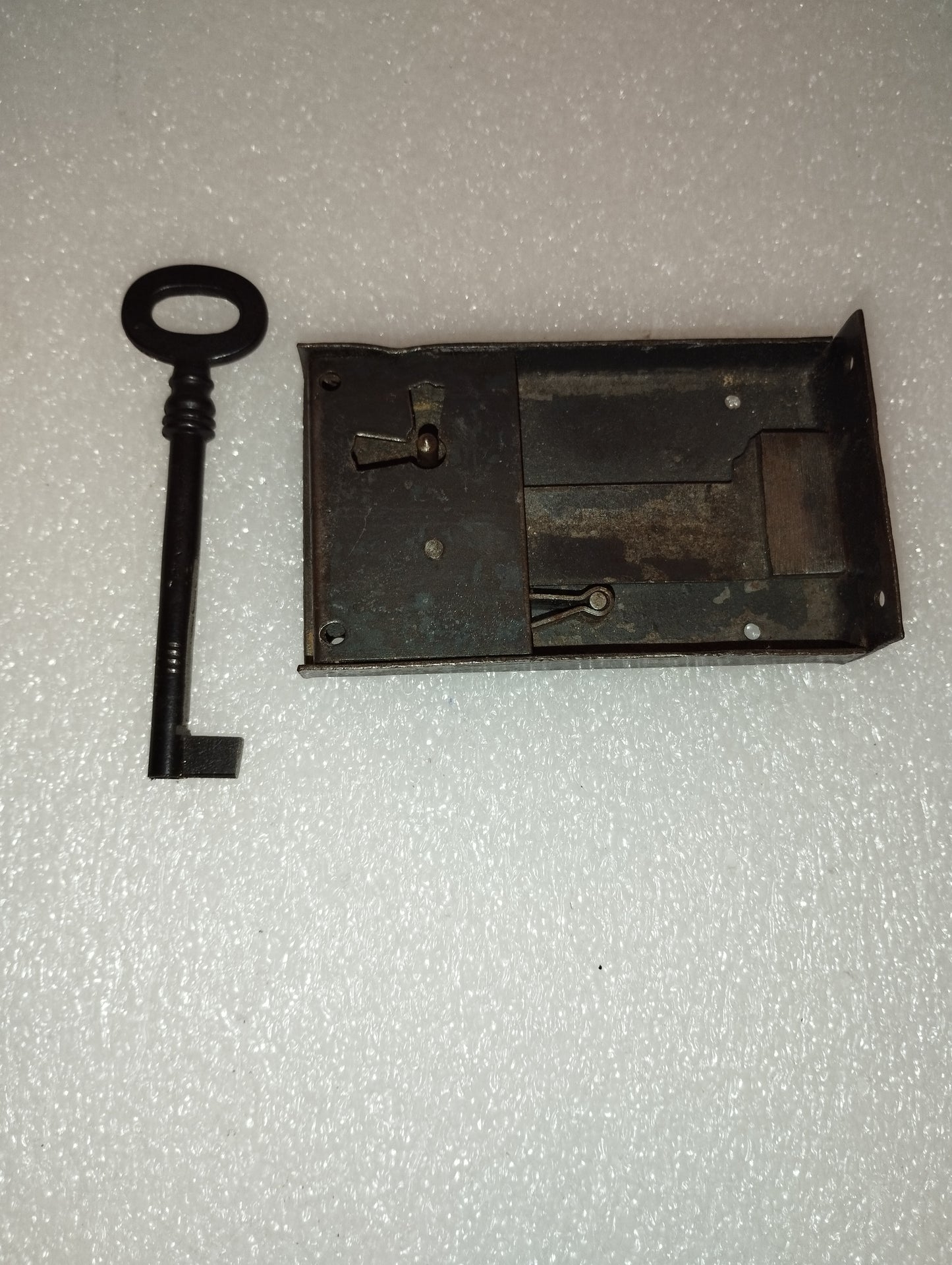 Ancient Lock With Key
Working