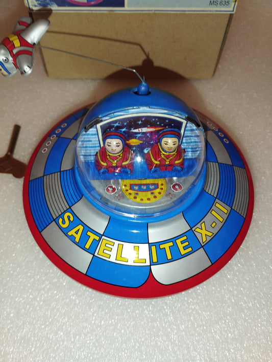 Space Ship X-II Tin
Produced by Ha Ha Toy Cod.MS635