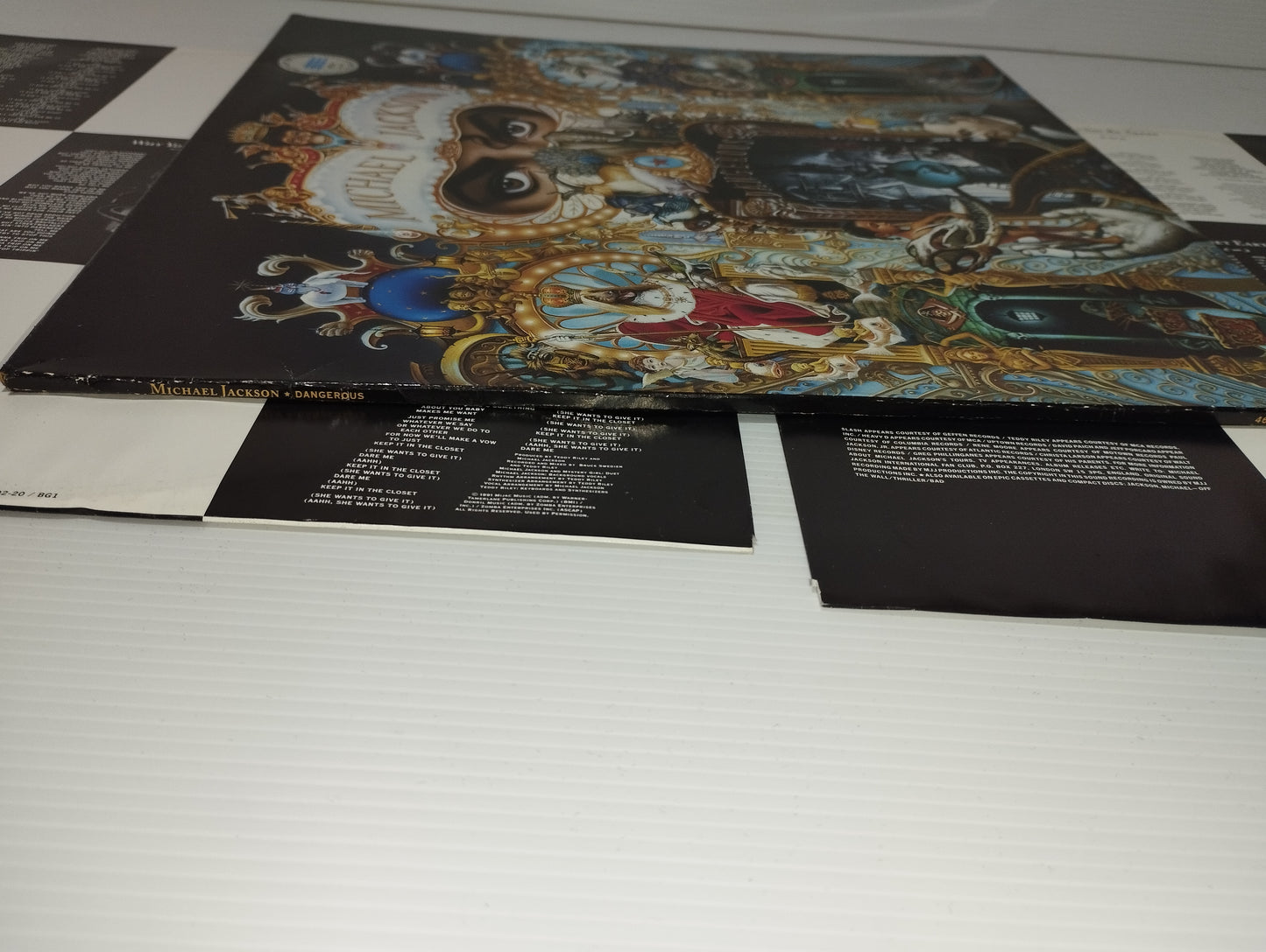 Dangerous Michael Jackson 2 LP 33 rpm
Published in 1991 by Sony EPC Code 465802 1
