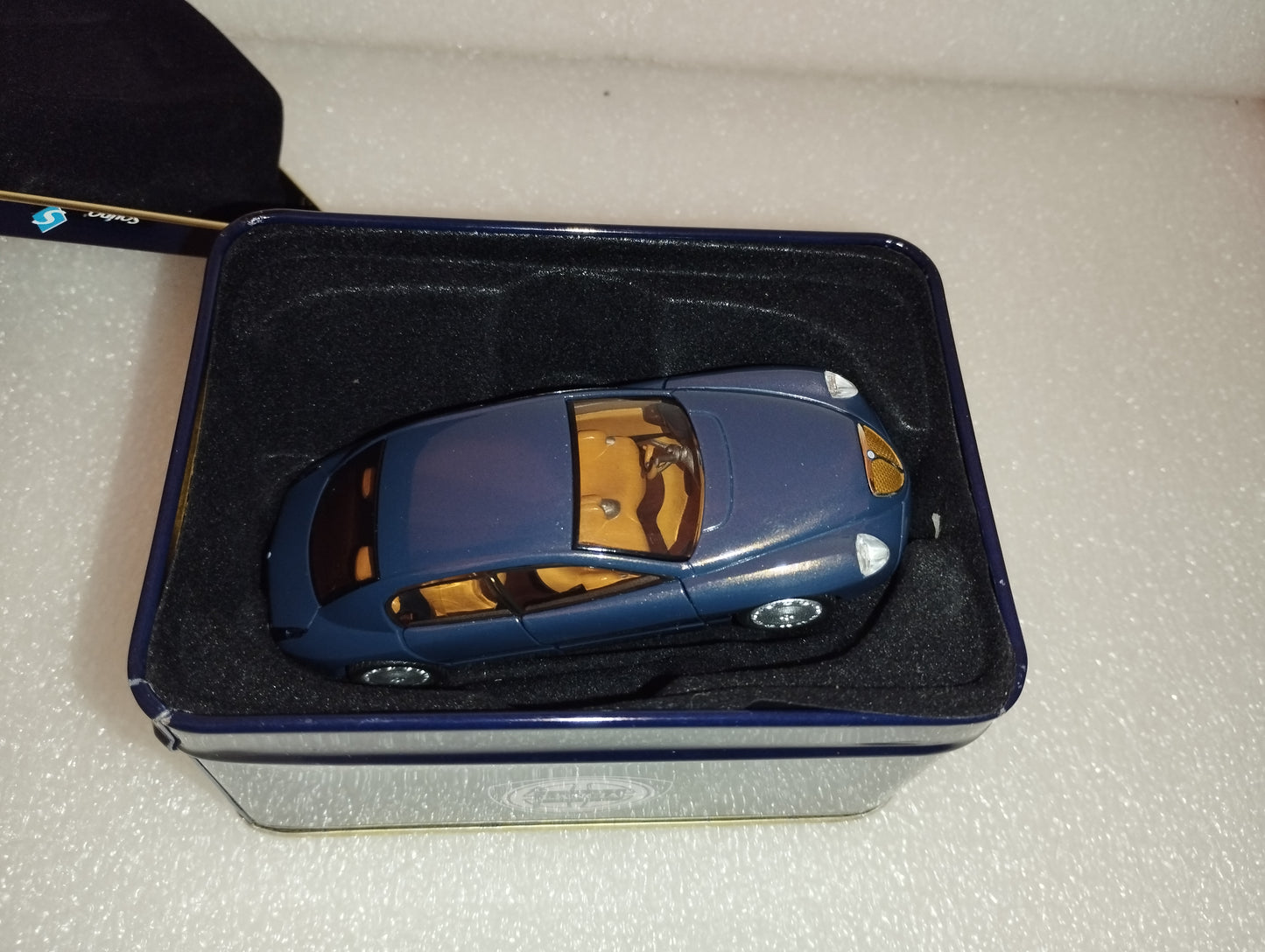 Modellino Lancia Dialogos 1998
Prodotto da Solido
Con scatola in metallo
scala 1:43