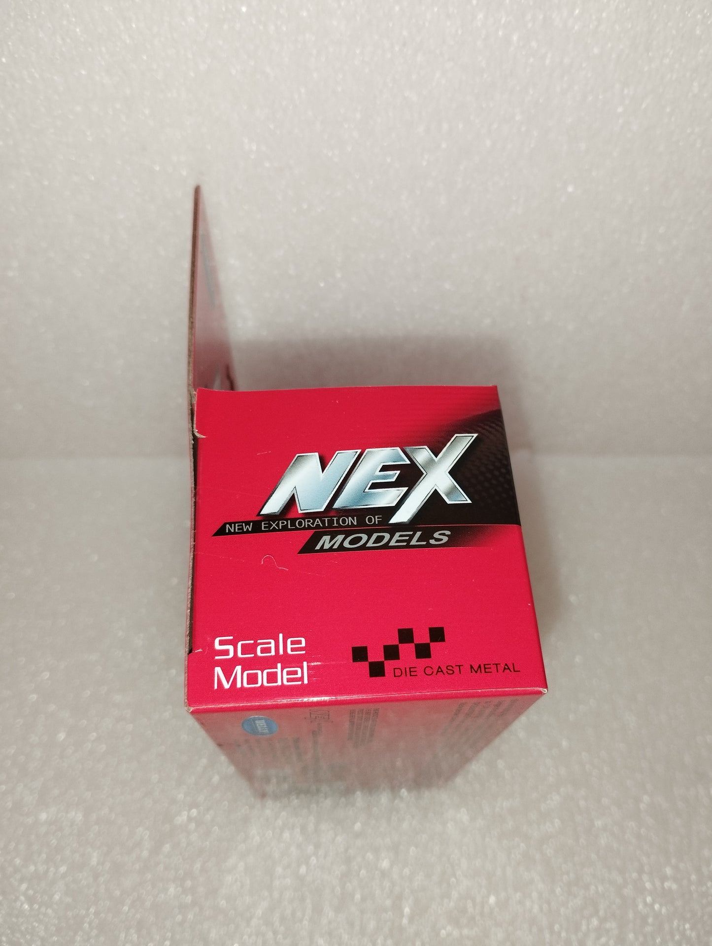 Modellino Ford 2017 GT
Prodotto da Welly
Die Cast Metal
Scala 1:39