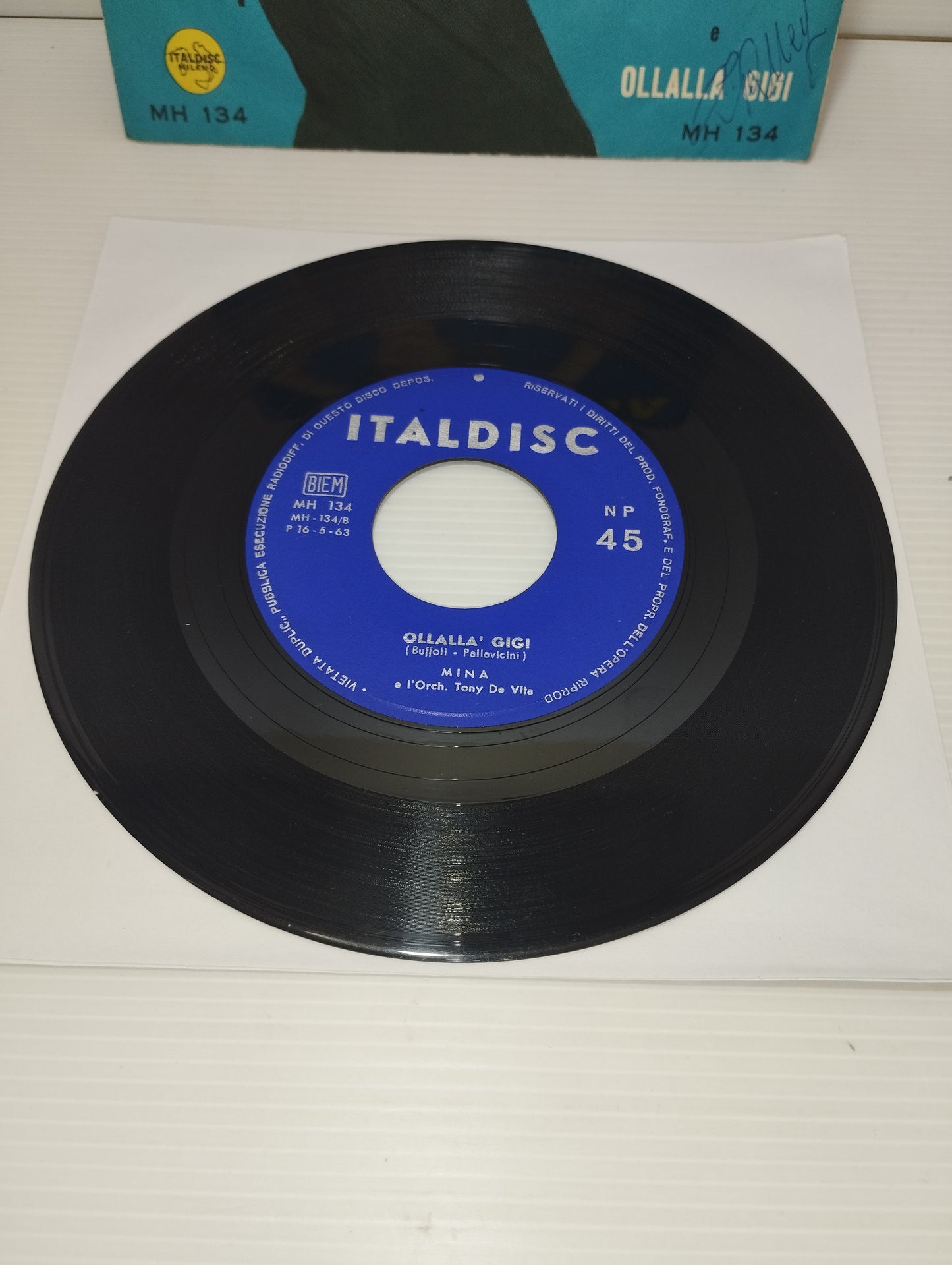 Stessa Spiaggia Stesso Mare/Ollala Mina 45 Giri
Edito nel 1963 da Italdisc Cod.MH 134