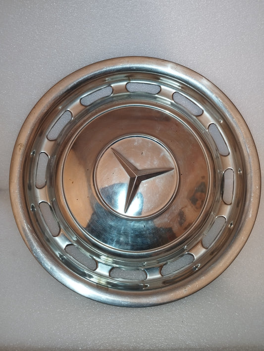 Mercedes Copricerchio
originale In Acciaio Vintage
Diametro cm 38,5 circa