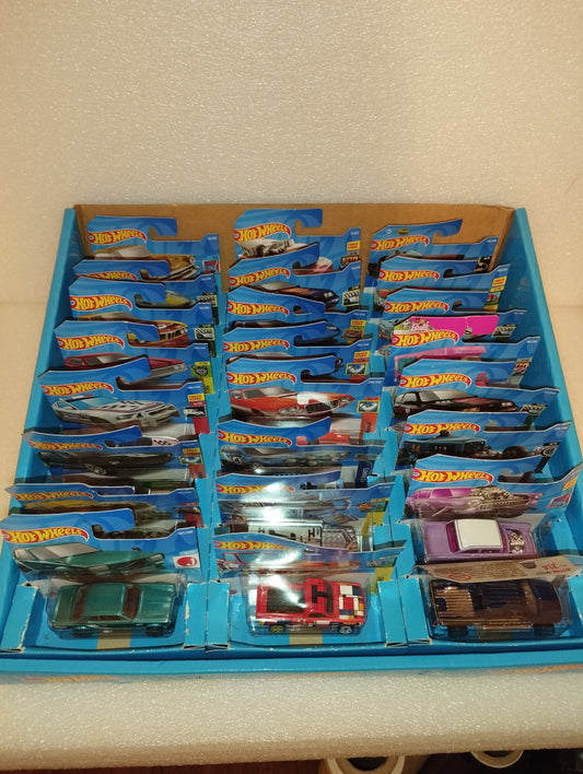 Collezione 24 Hot Wheels
Scala 1:64
Made in Malaysia