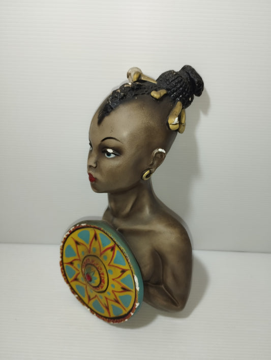 Mezzobusto donna africana in gesso, originale
Marca SAREM
Made in Italy
Art Decò anni 30/40