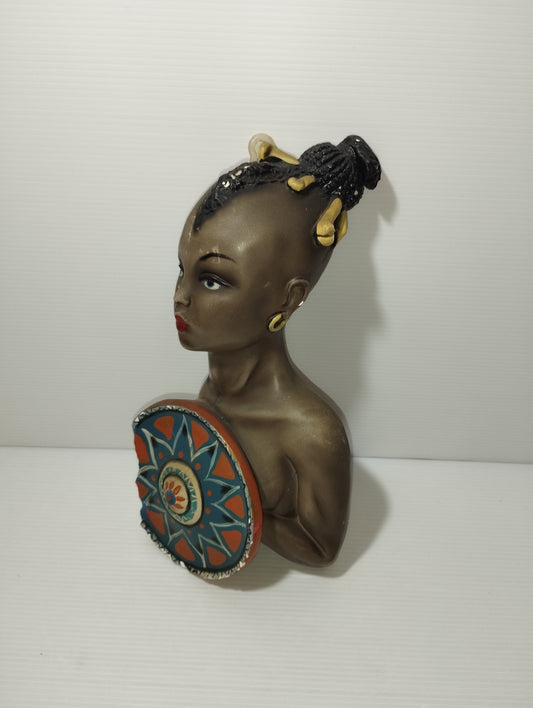 Mezzobusto donna africana in gesso, originale
Marca SAREM
Made in Italy
Art Decò anni 30/40