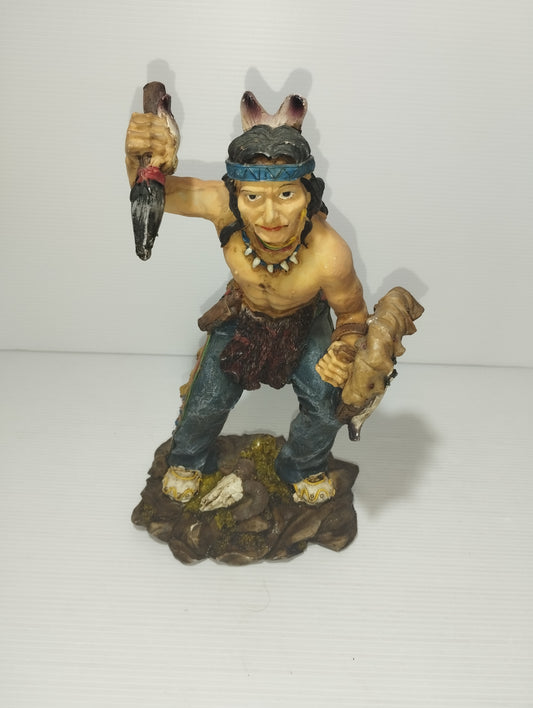 Scultura Indiano Pellerossa In Resina
Altezza cm 24 circa