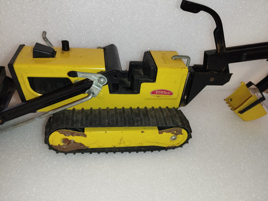 Modello Escavatore Tonka T-6
In Metallo
Anni 70
Lunghezza modello cm 46 ( con benne chiuse)