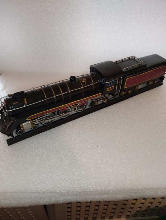 Modello Statico Di Locomotiva A Vapore In Metallo
Lunghezza cm 47,5 cm circa