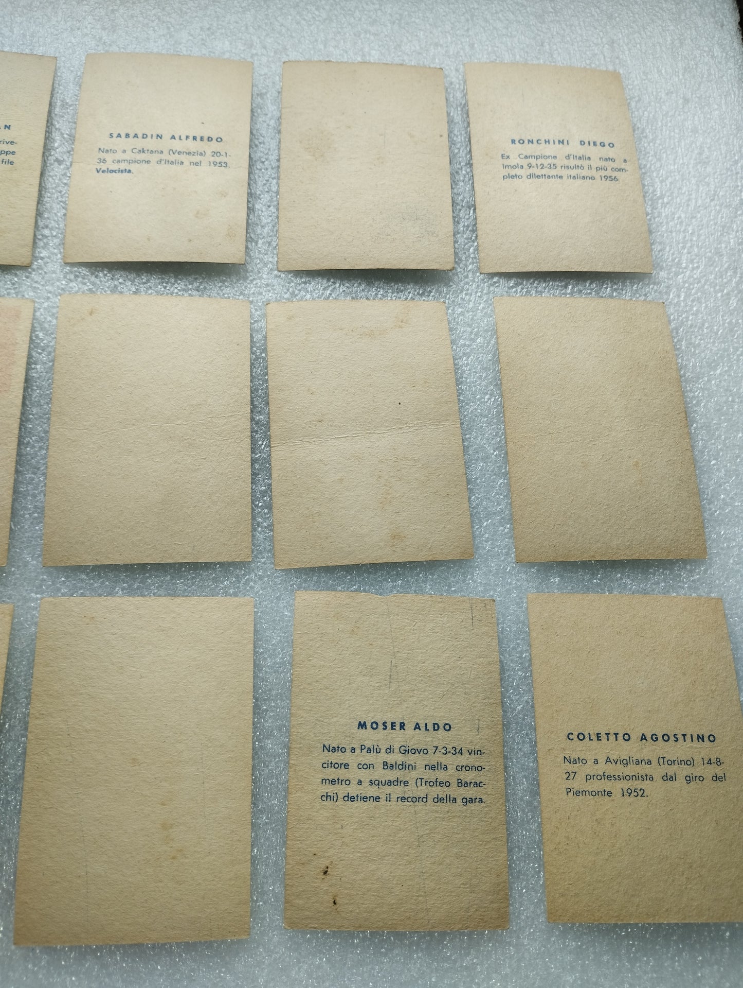 15 Figurine Ciclisti Anni 50 Originali
Dimensioni figurina 9,5 x 6,5 cm circa