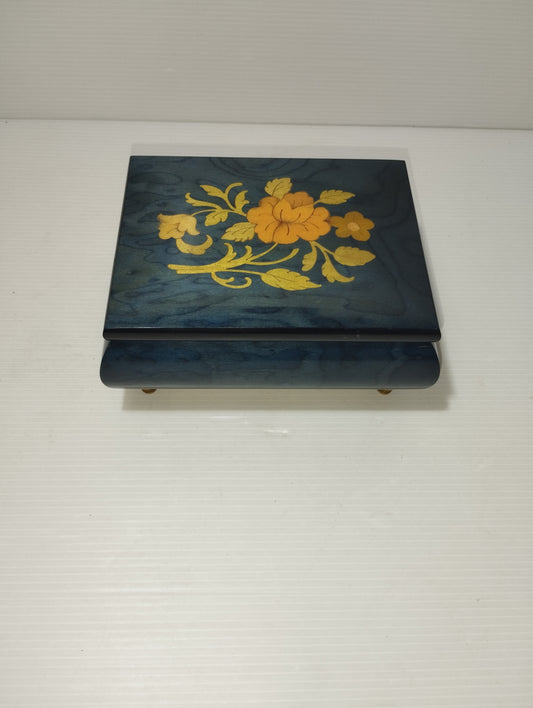 Carillon In Legno Smaltato
Prodotto da Ercolano art in Wood
Made in Italy