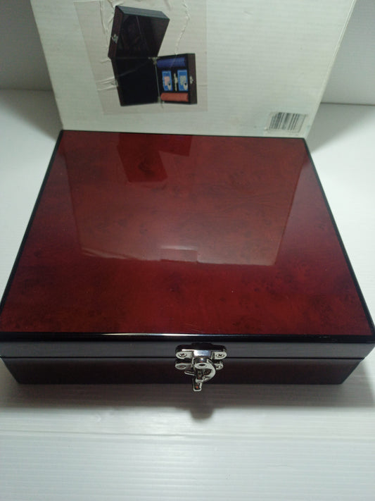 Cofanetto Carte Da Poker Prodotto Di Alta Qualità
Cofanetto in legno laccato