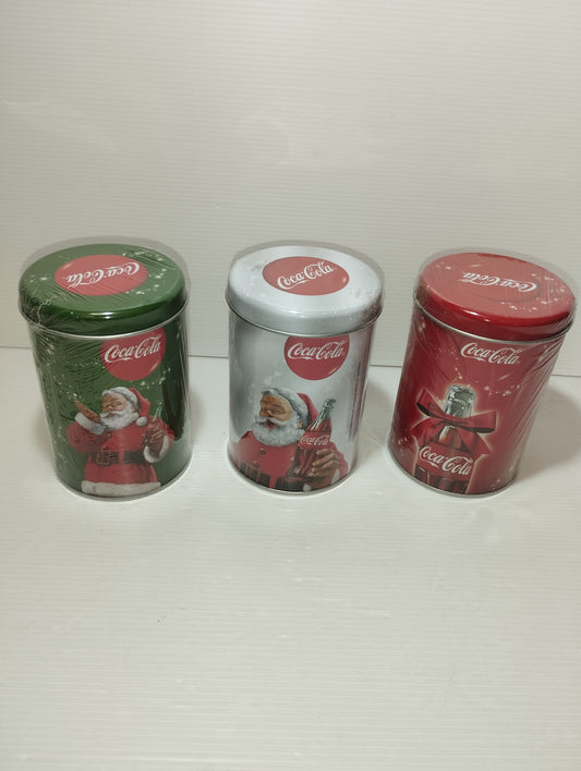 Coca Cola 3 Barattoli Natalizi In Latta
Altezza barattolo cm 12