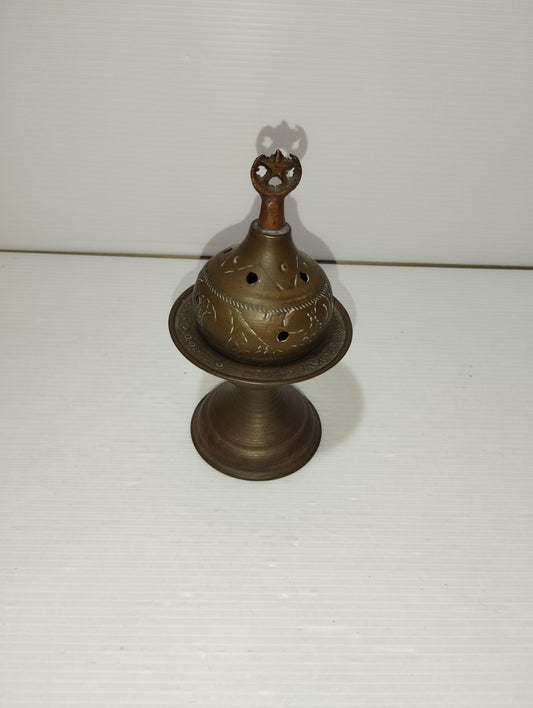 Incensiere In Metallo Vintage
Altezza cm 13 circa