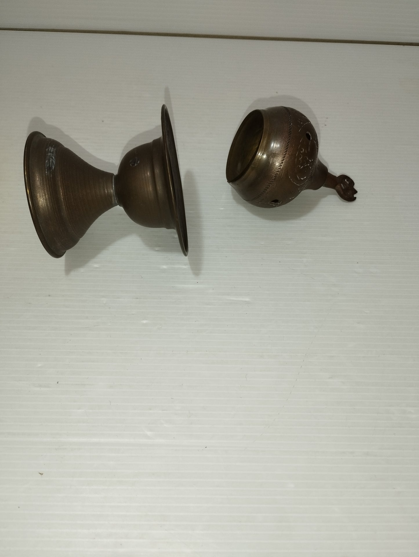 Incensiere In Metallo Vintage
Altezza cm 13 circa