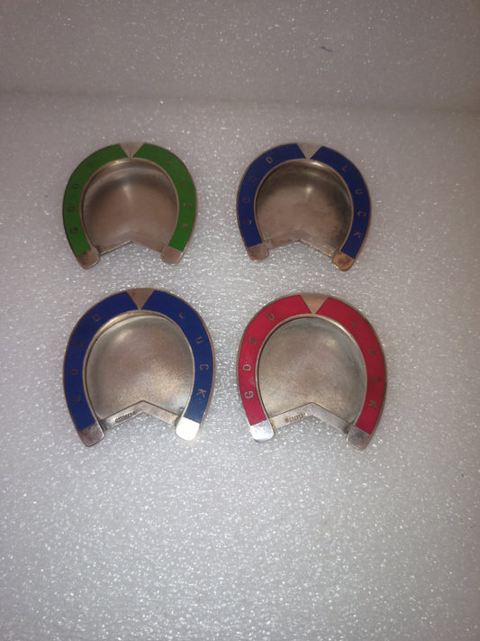 4 Posacenere Good Luck Ostorero In Metallo Smaltato
Vintage