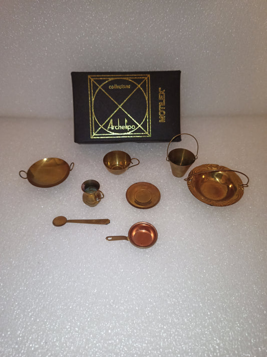 Set 8 Pezzi In Miniatura In Metallo
Per casa delle bambole