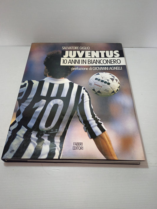 Juventus 10 Anni In Bianconero Salvatore Giglio
Edito nel 1988 da Fabbri Editori