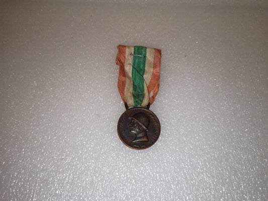 Medaglia Guerra Per L' Unità d'Italia 1915/18 Originale
Coniata nel bronzo nemico