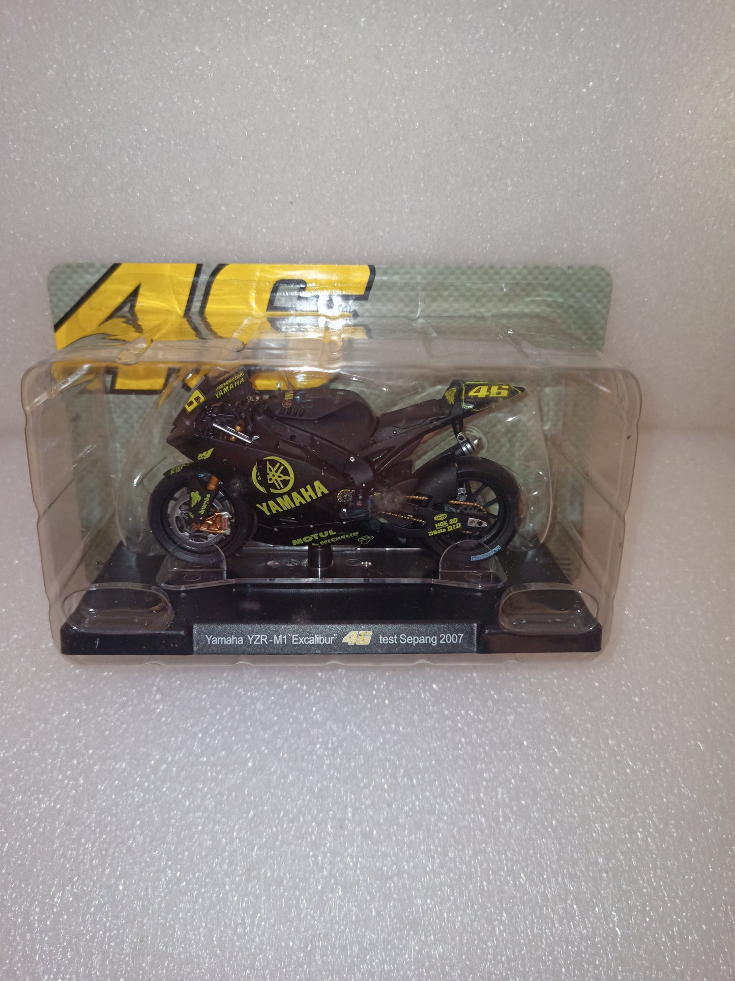 Yamaha YZR-M1 Excalibur Valentino Rossi Test Sepang 2007
Scala 1:18
