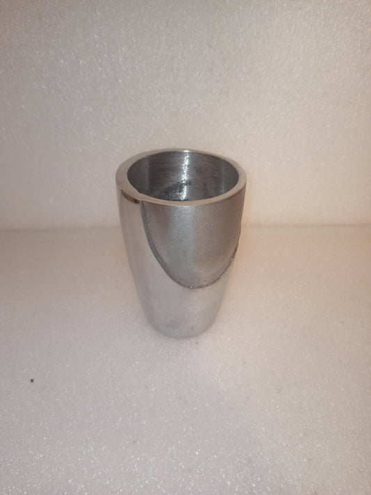 Vaso In Metallo Lavorato
Altezza 11 Cm