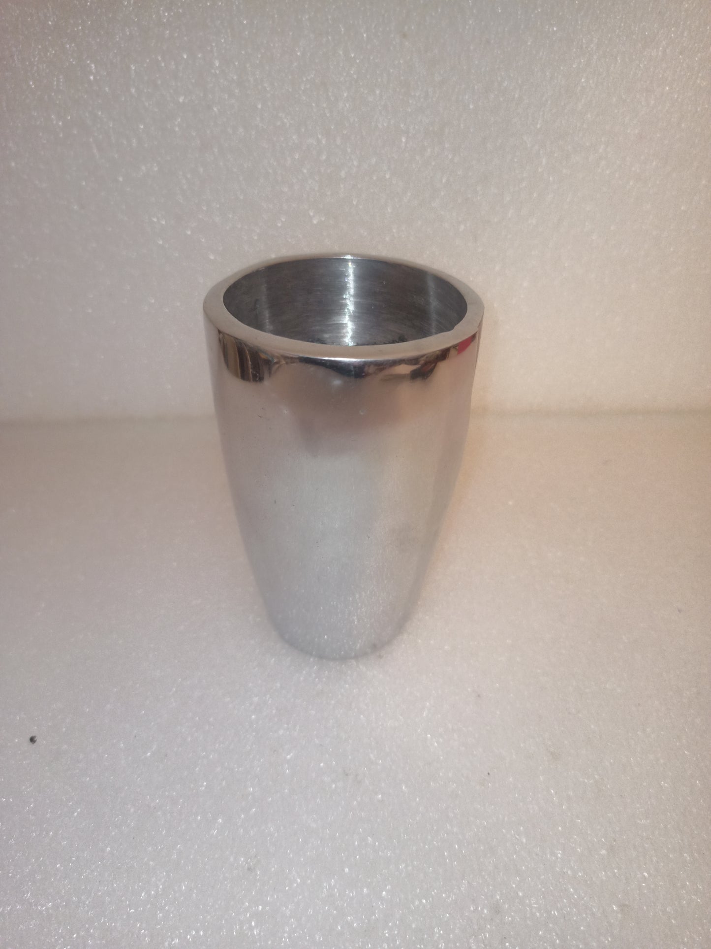 Vaso In Metallo Lavorato
Altezza 11 Cm