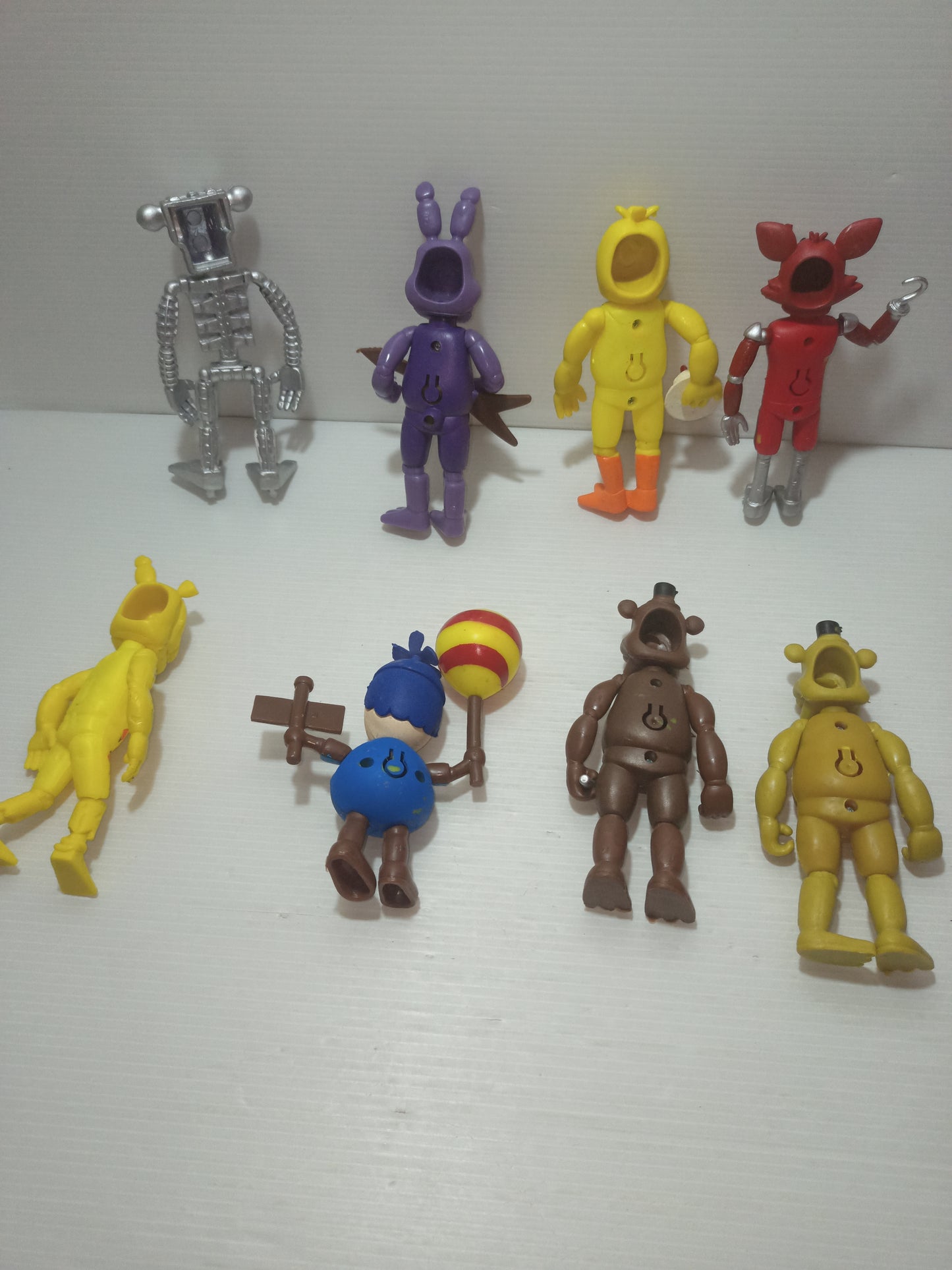 8 Personaggi Vari In Plastica