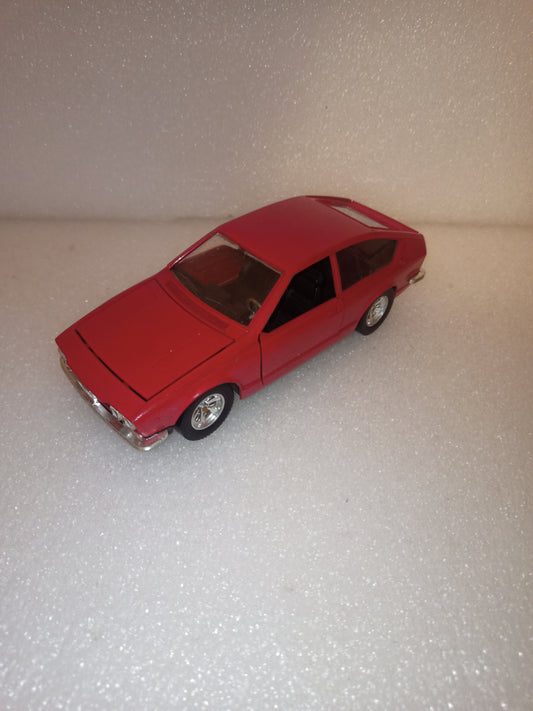 Alfa Romeo Alfetta GT
Bburago Cod.0136
Scala 1:24