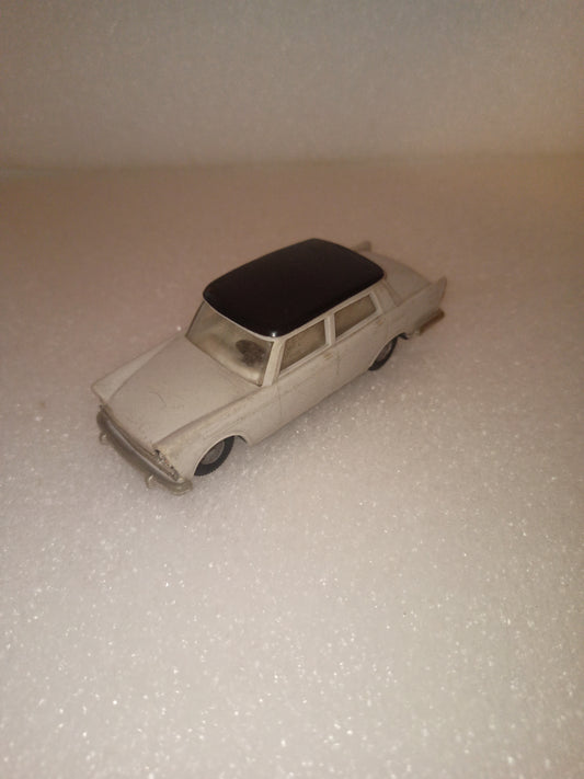 Fiat 1800 Politoys
Scala 1:41
Made in Italy
N.26 in plastica