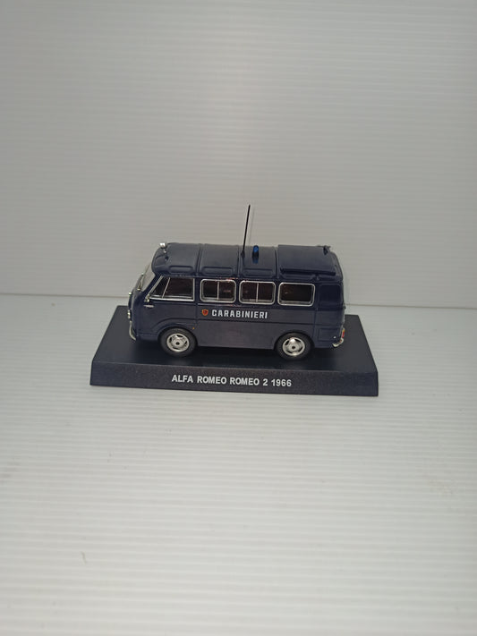 Modellino Alfa Alfa Romeo 2 1966 Carabinieri, scala 1:43