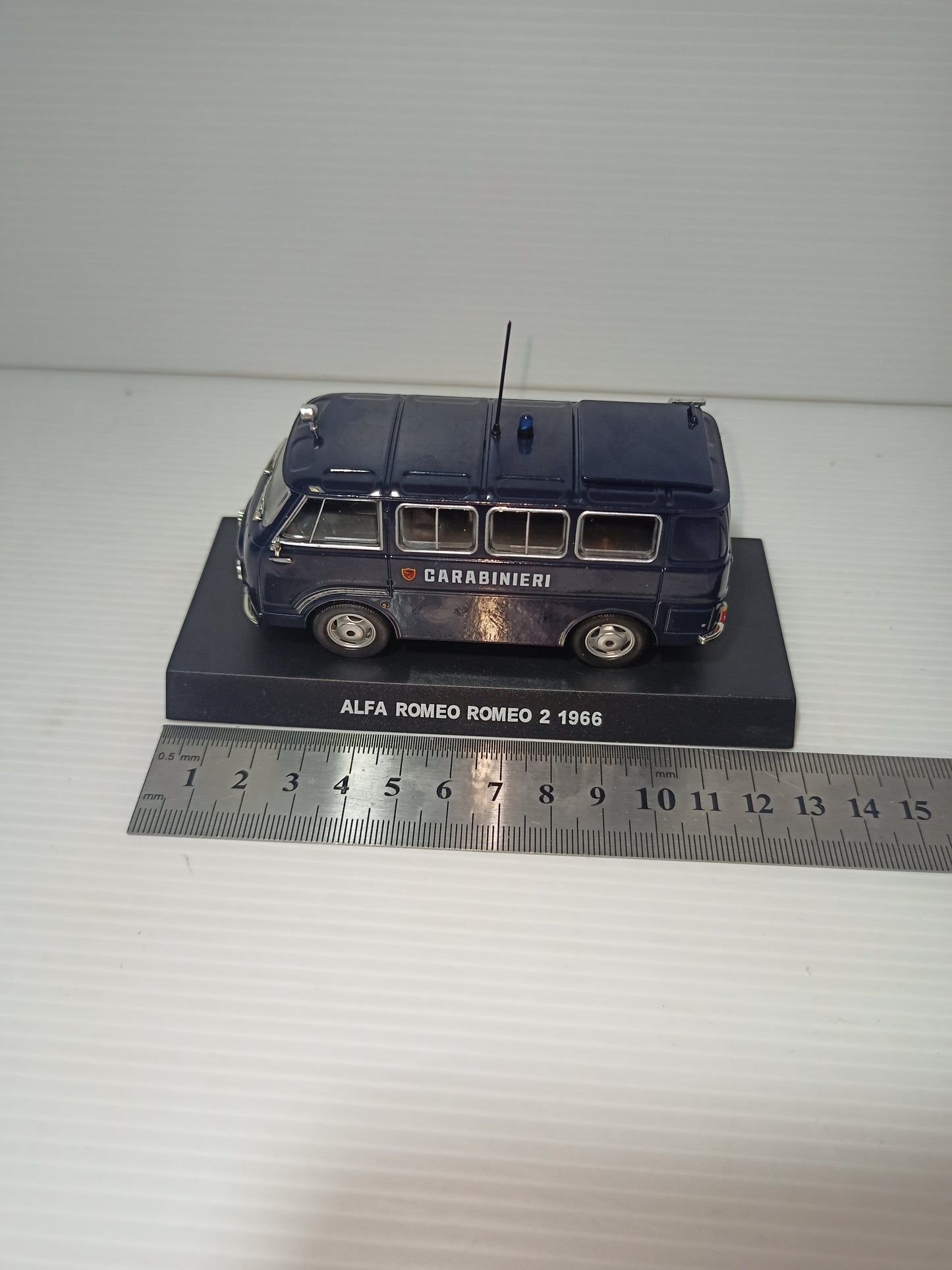 Modellino Alfa Alfa Romeo 2 1966 Carabinieri, scala 1:43