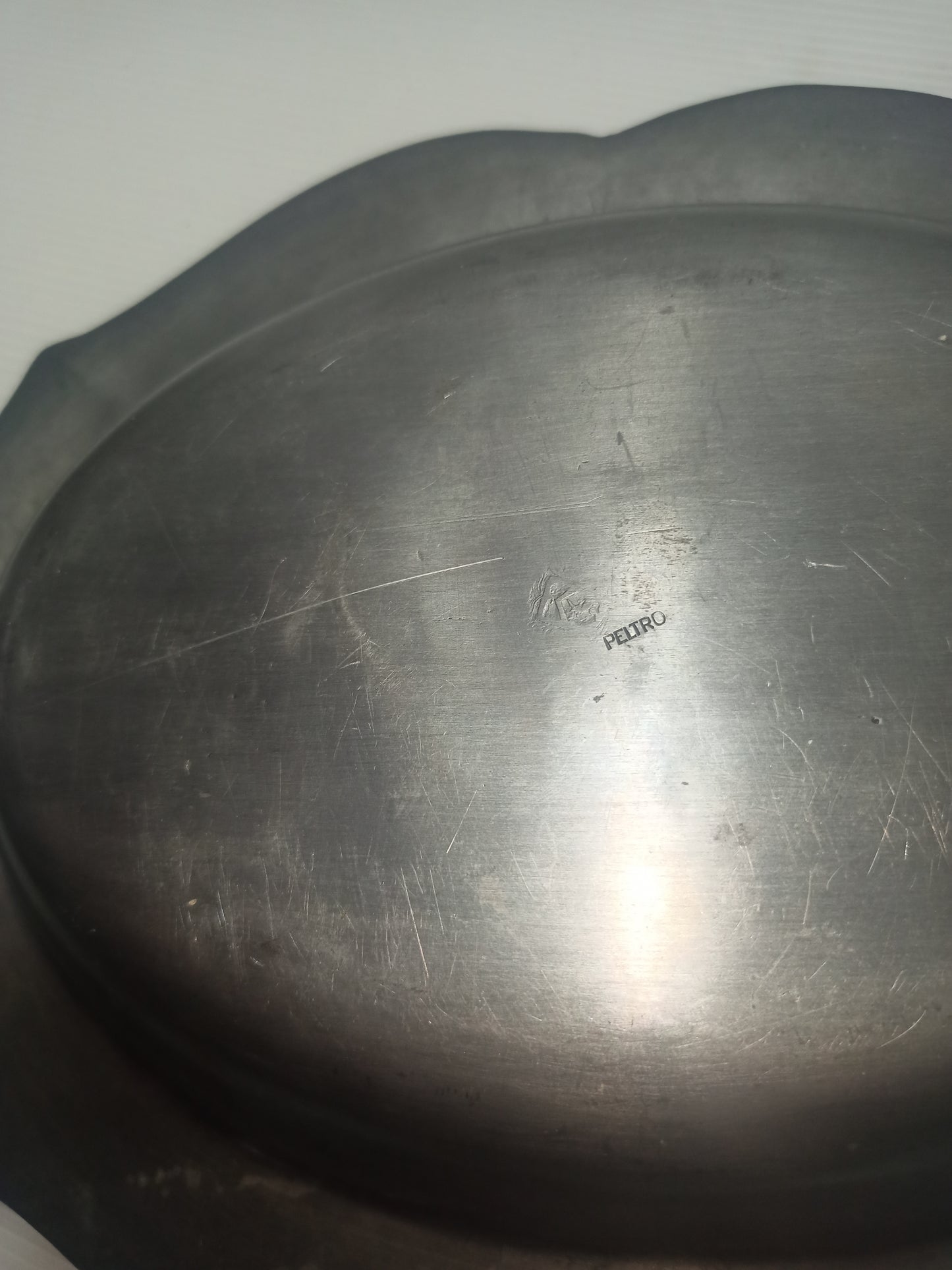 Vassoio antico in peltro