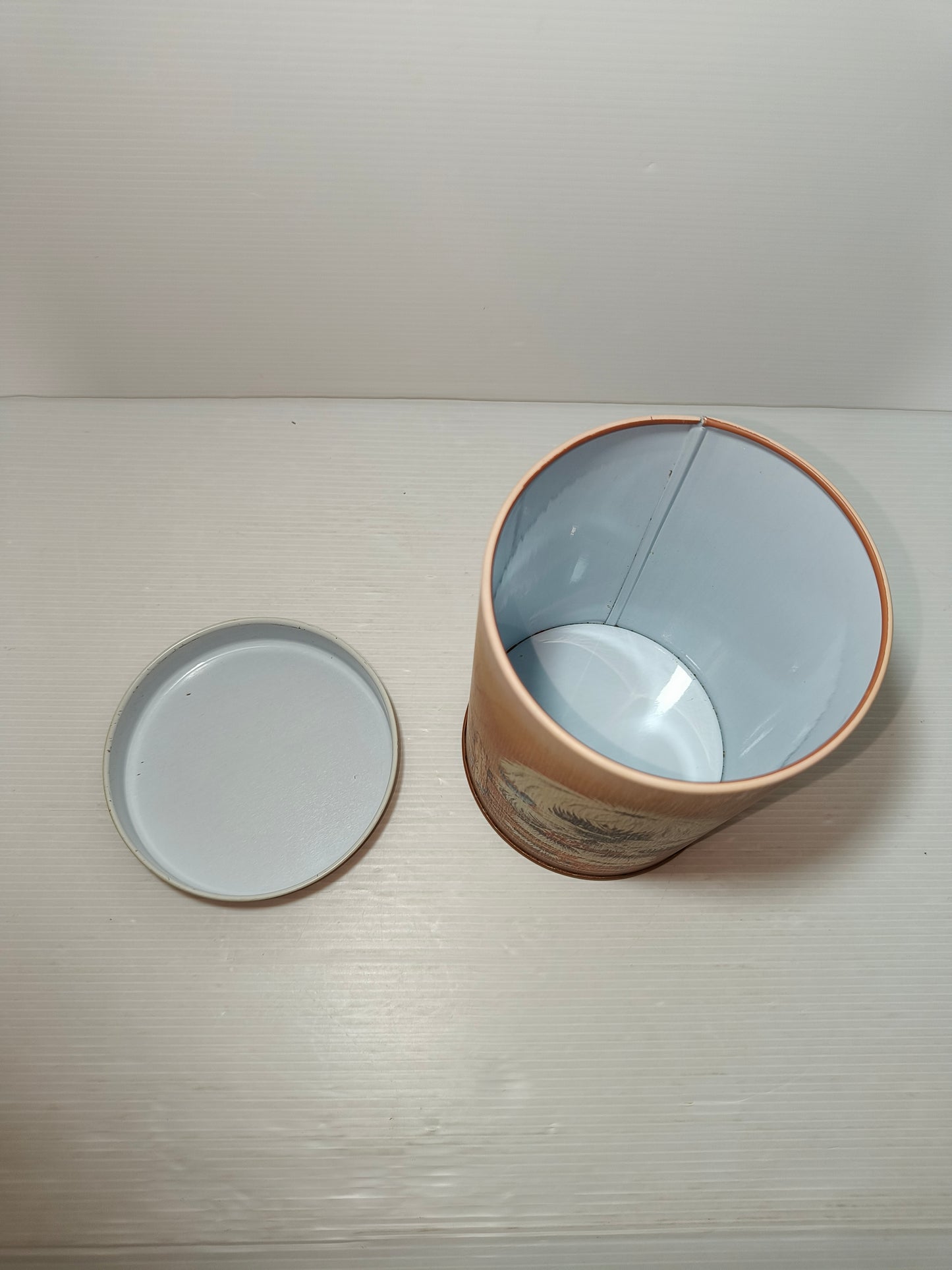 Barattolo vintage in metallo