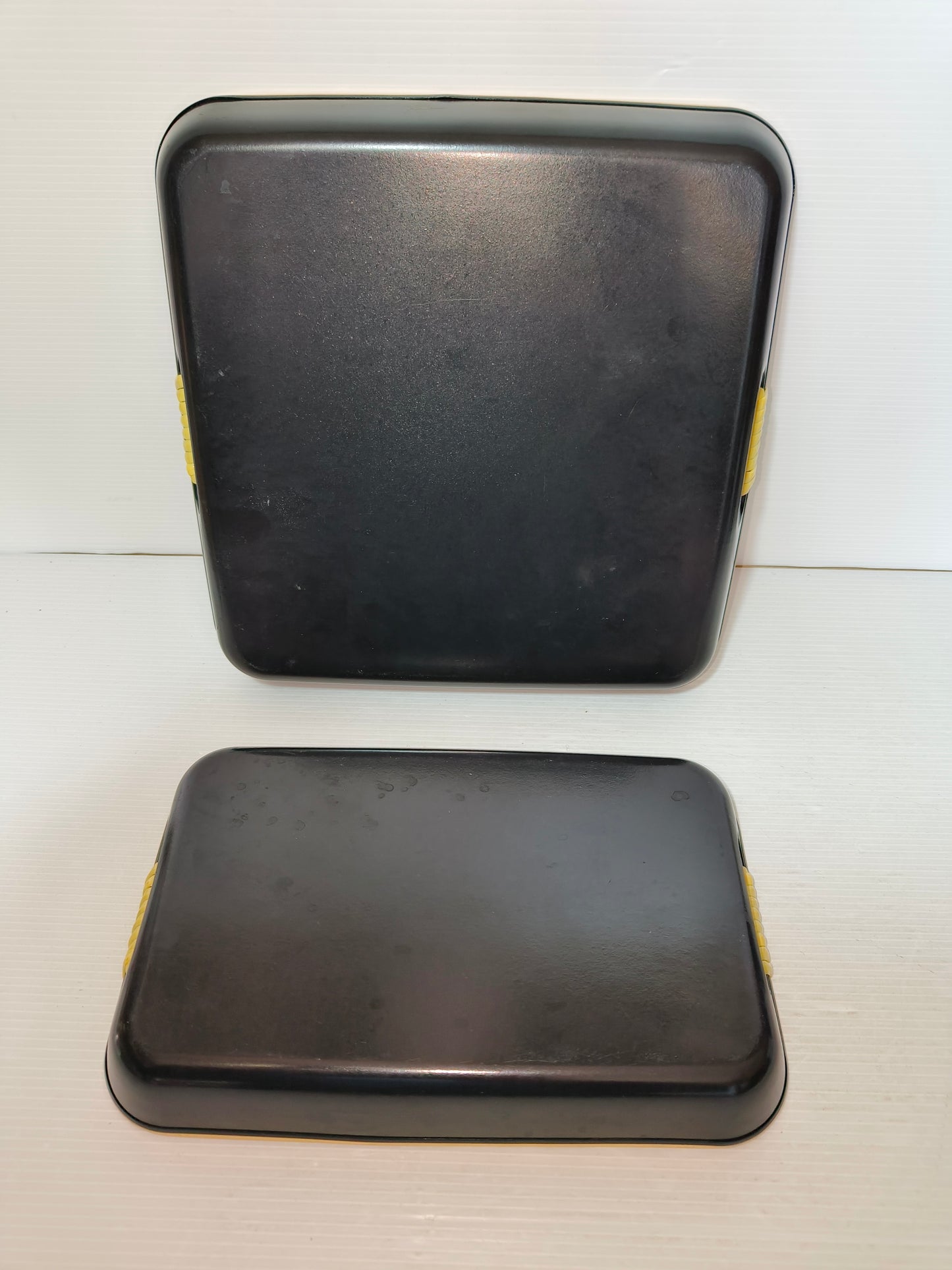 Coppia vassoi anni 70 stile orientale, LEGGI