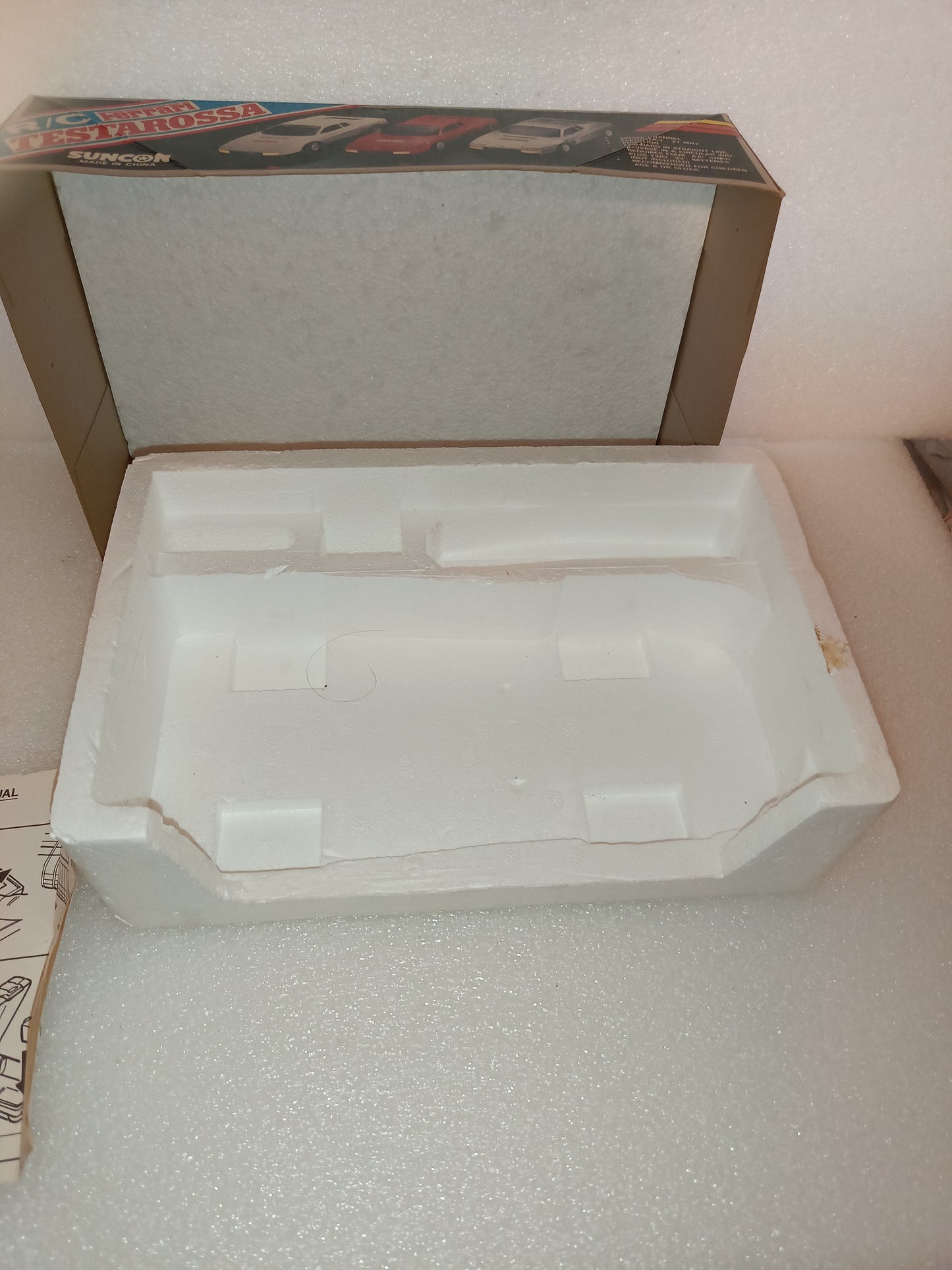 Ferrari Testarossa
Scala 1/18 Suncon Radio Control Non Funzionante