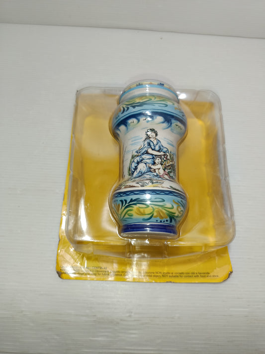 Bottiglia con volute della scuola romagnola in ceramica
Riproduzione -Centauria