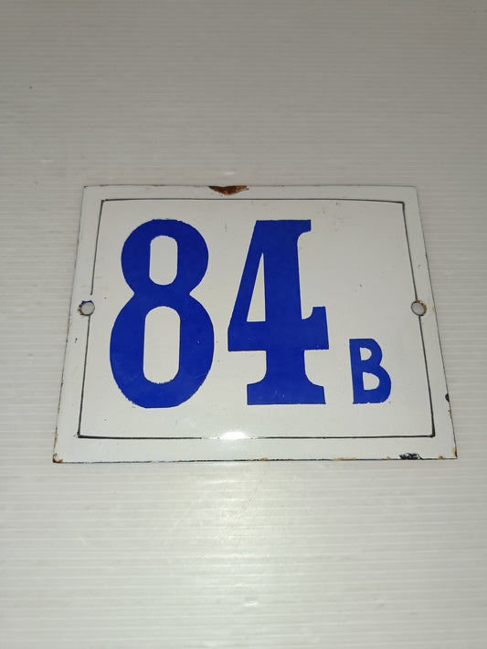Antico Numero Civico In Metallo Smaltato
Misure 15 x 12 cm
Raro