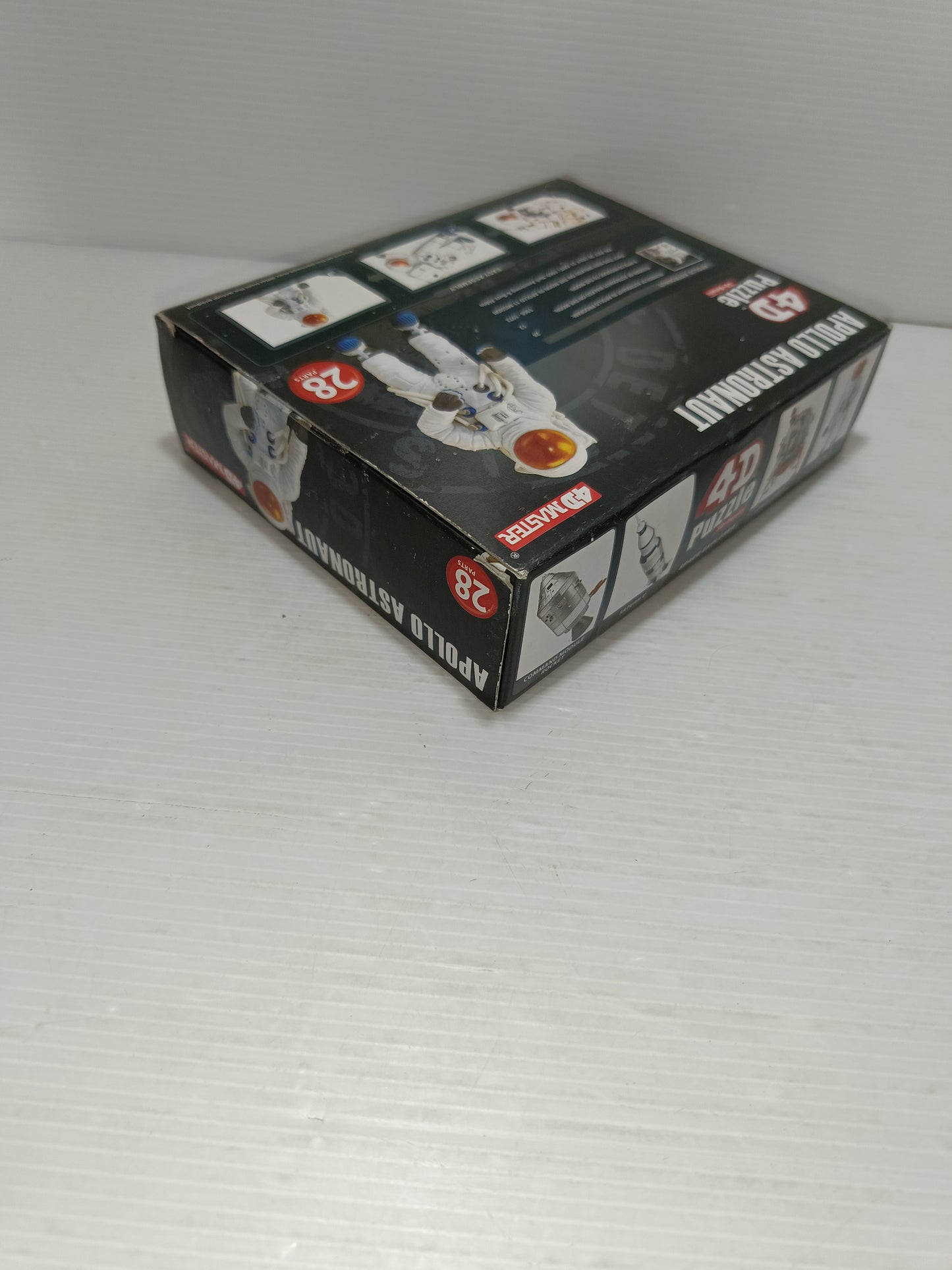 Apollo Astronaut Puzzle 4D Master
Scala 1:20
Pezzi n.28