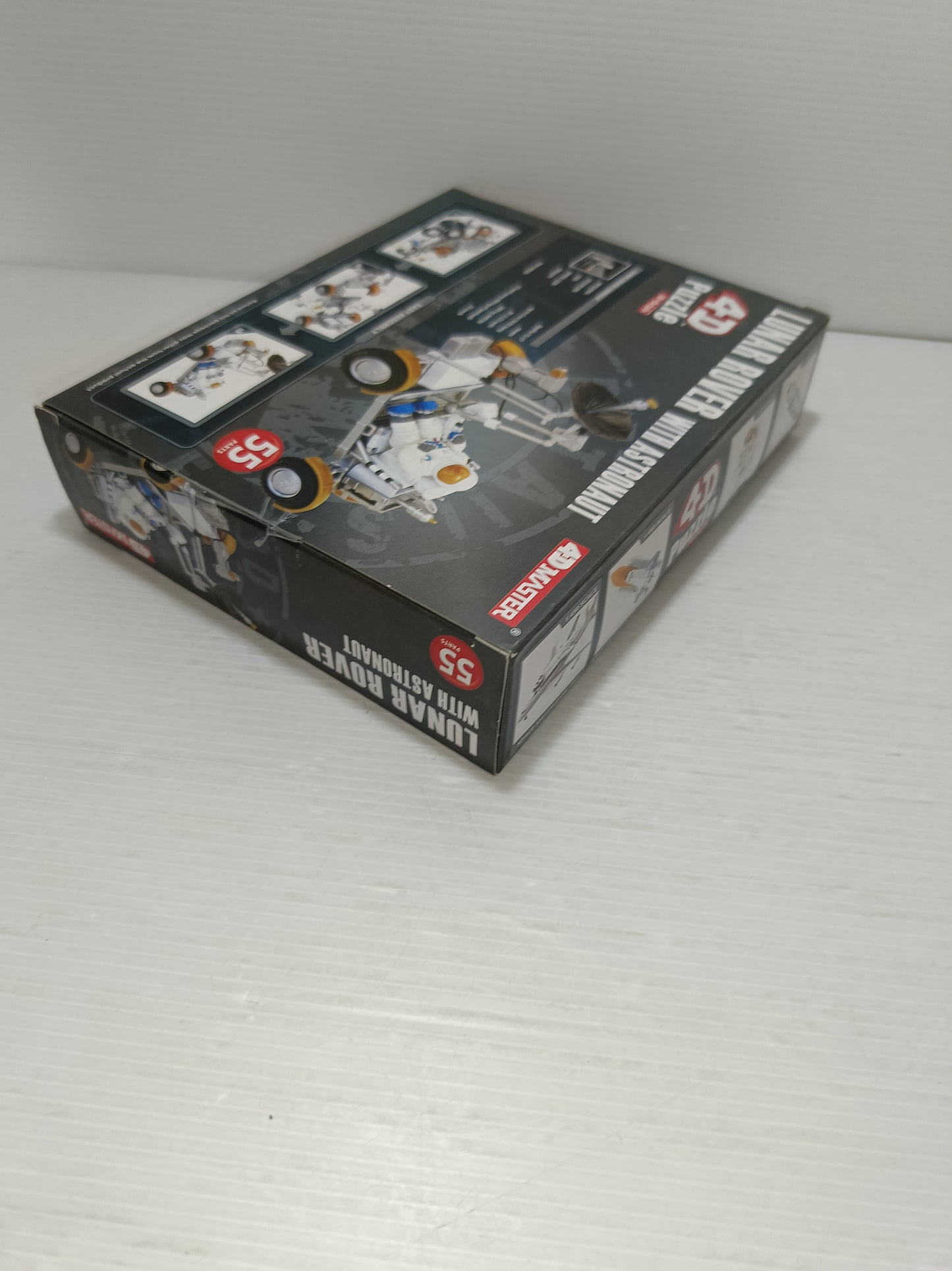 Lunar Rover with astronaut Puzzle 4D Master
Scala 1:35
Pezzi n.55