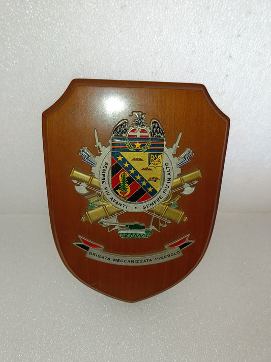 Stemma Brigata Meccanizzata Pinerolo In Legno E Metallo
Misure 22 x 16 cm circa