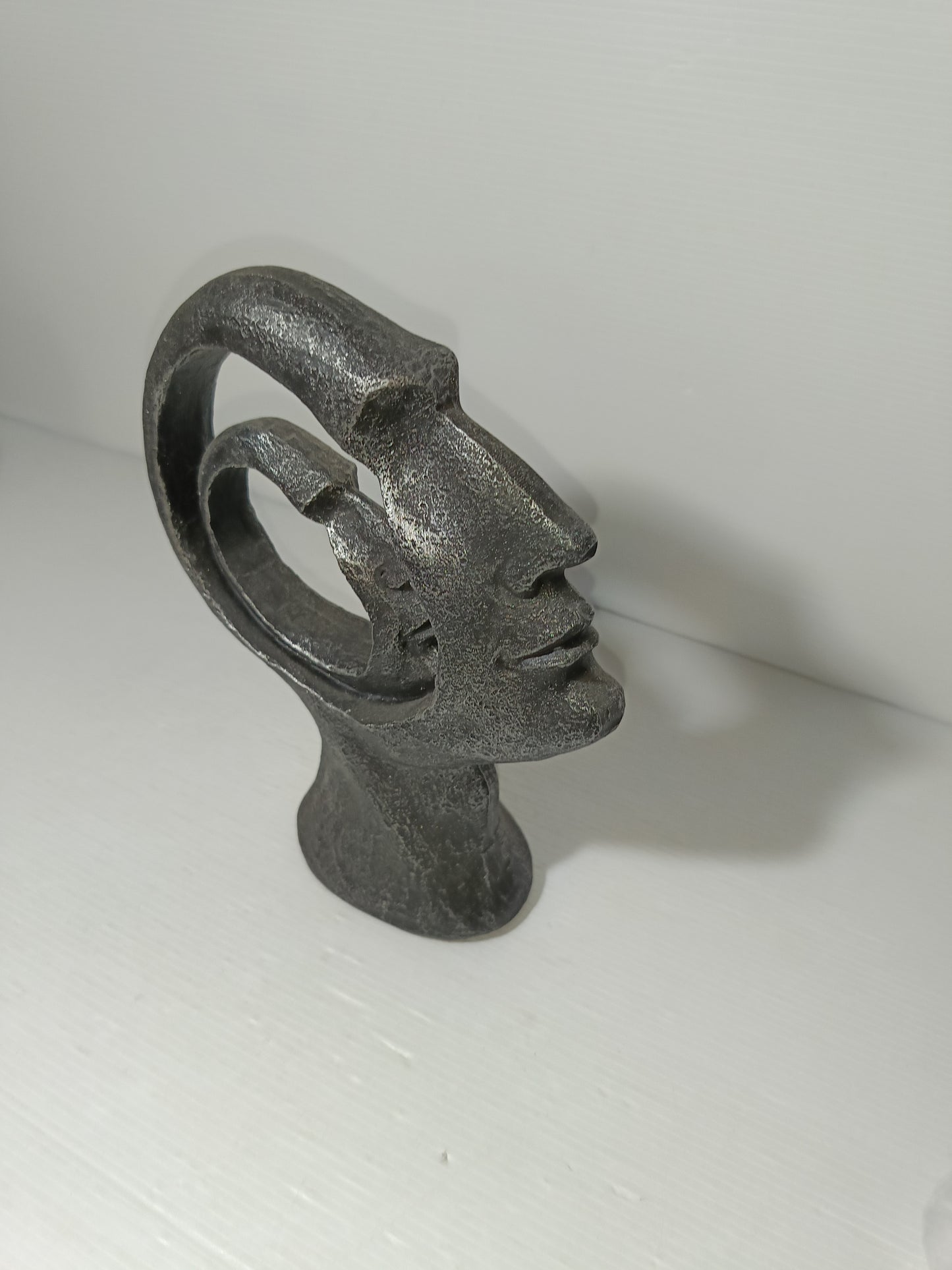 Scultura Testa In Resina
Altezza cm.22 circa