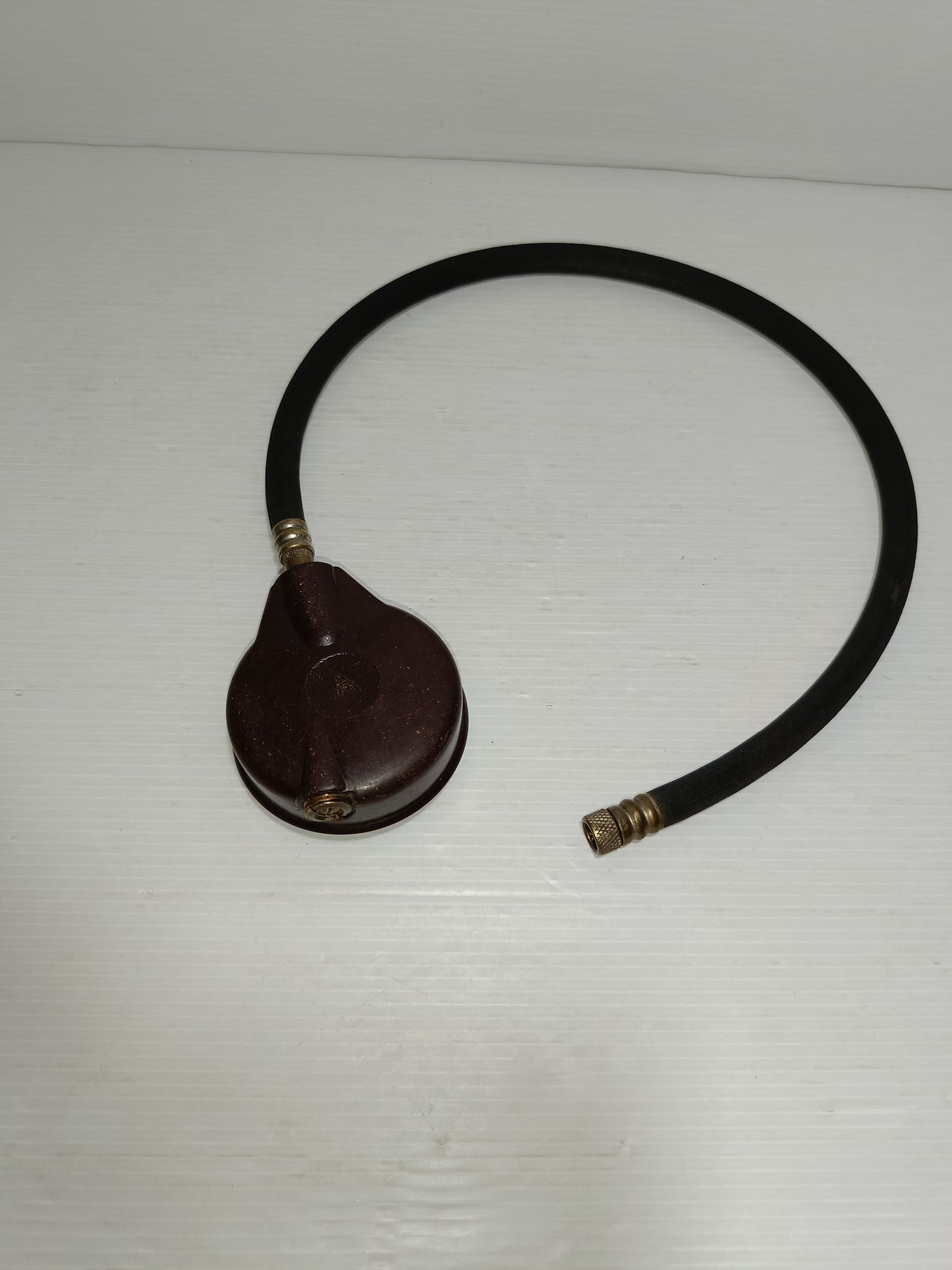 Manometro Universal Allemano Vintage
In bachelite
Non testato