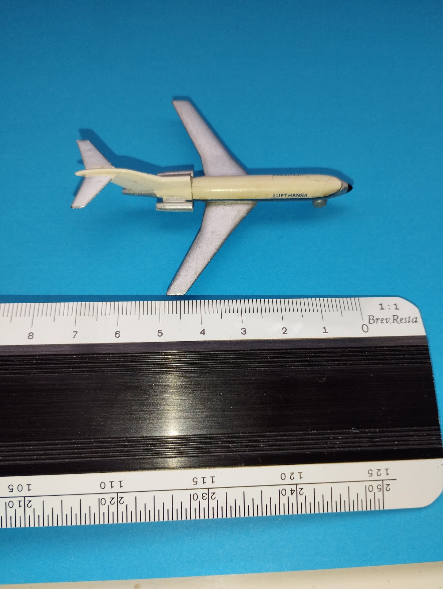 Boeing 727 Lufthansa model
Produced by Schuco n.784/2